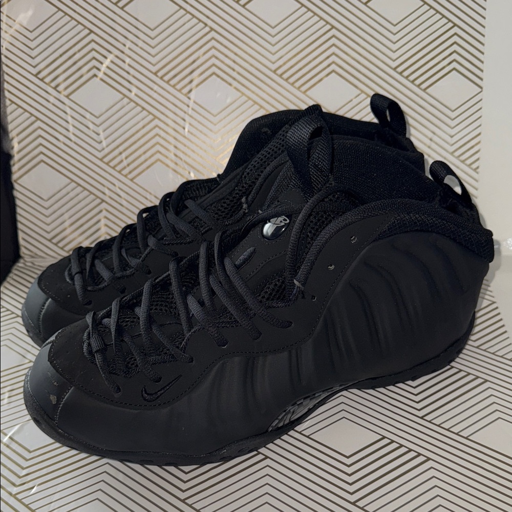 Nike Men's All-Black Sneakers